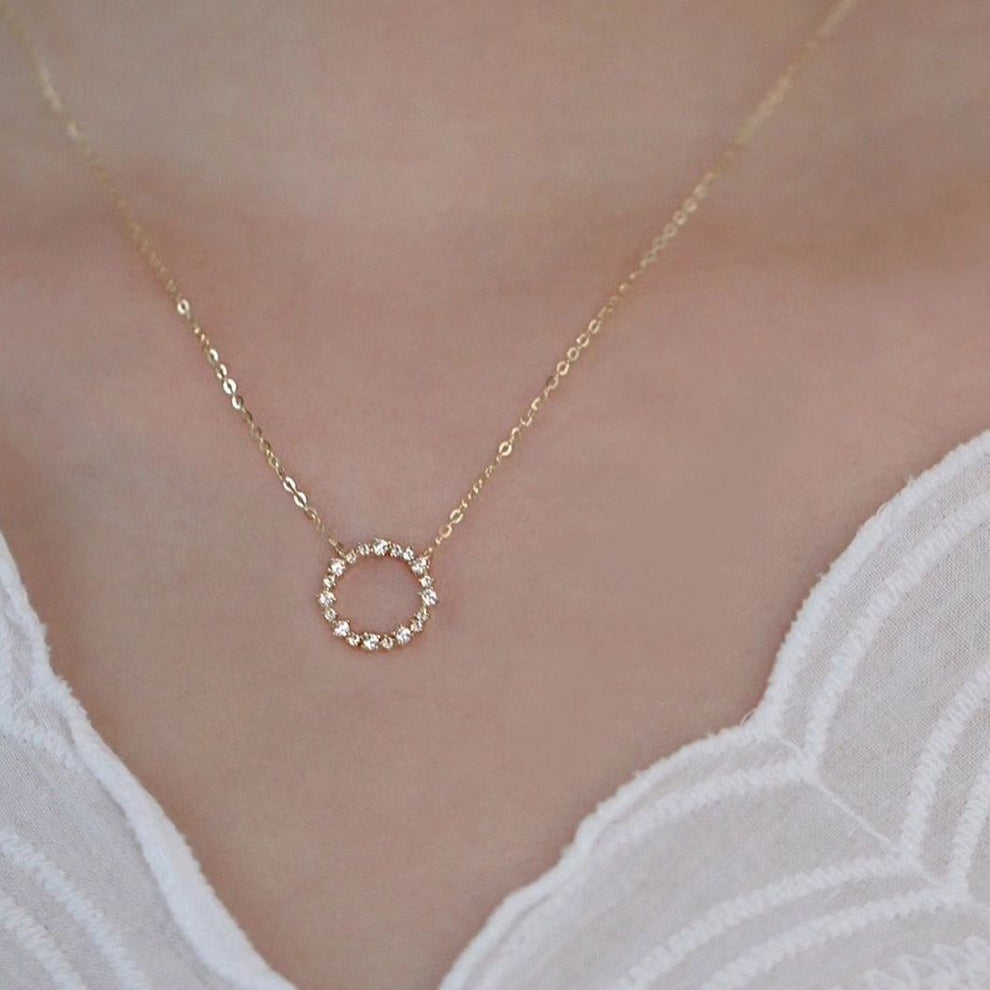 Diamond circle pendant 