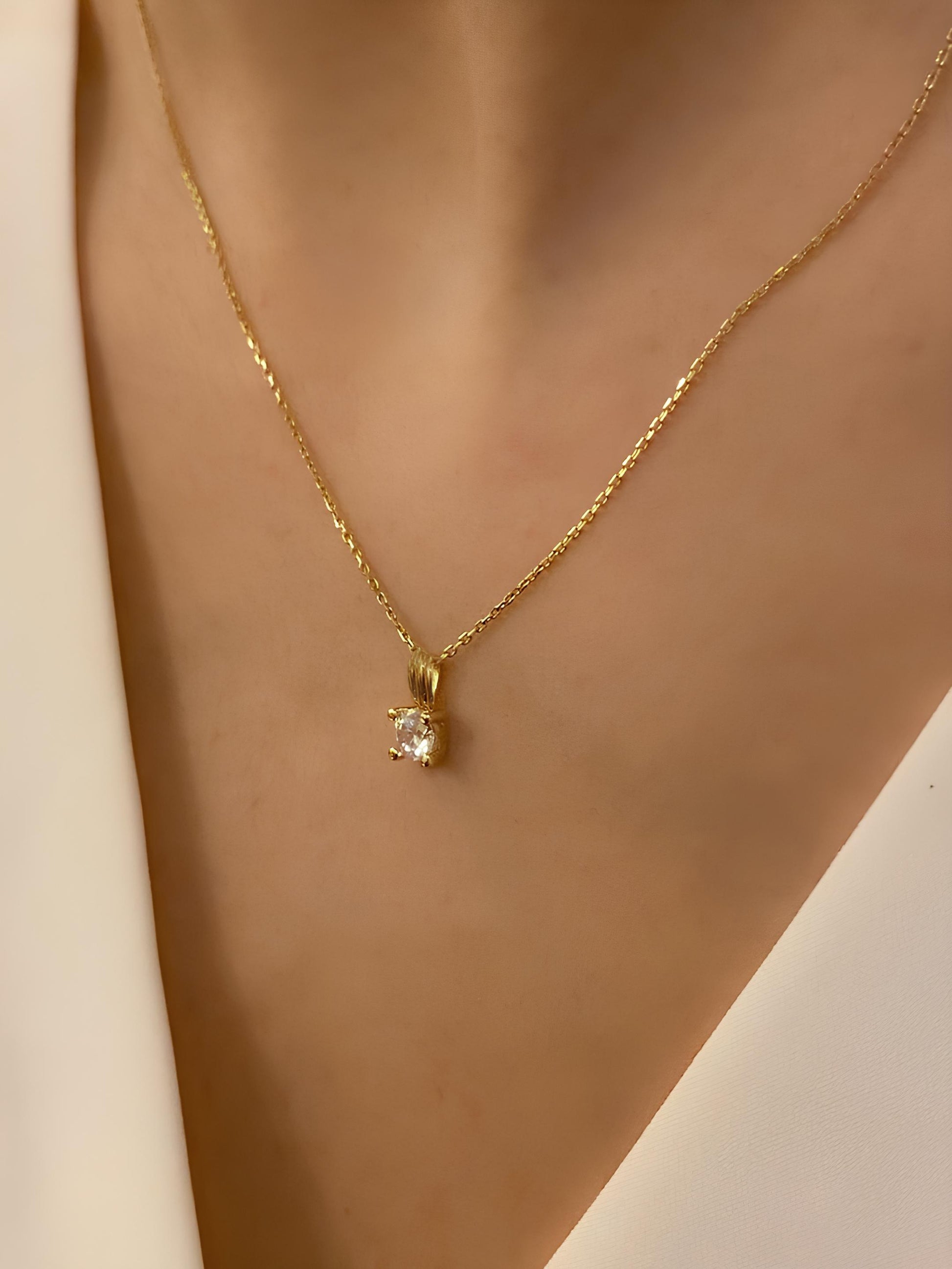 Diamond necklace 