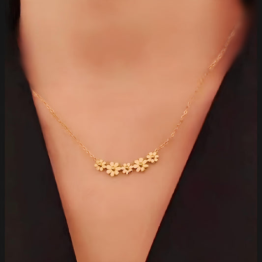 Gold flower pendant necklace 