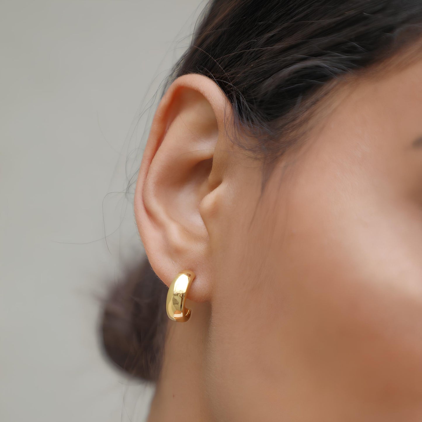 Gold hoops earrings for women 