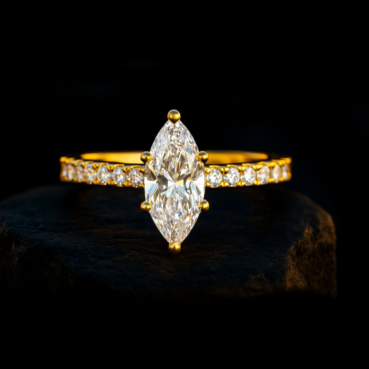 Selena Gomez's marquise diamond - Main Image