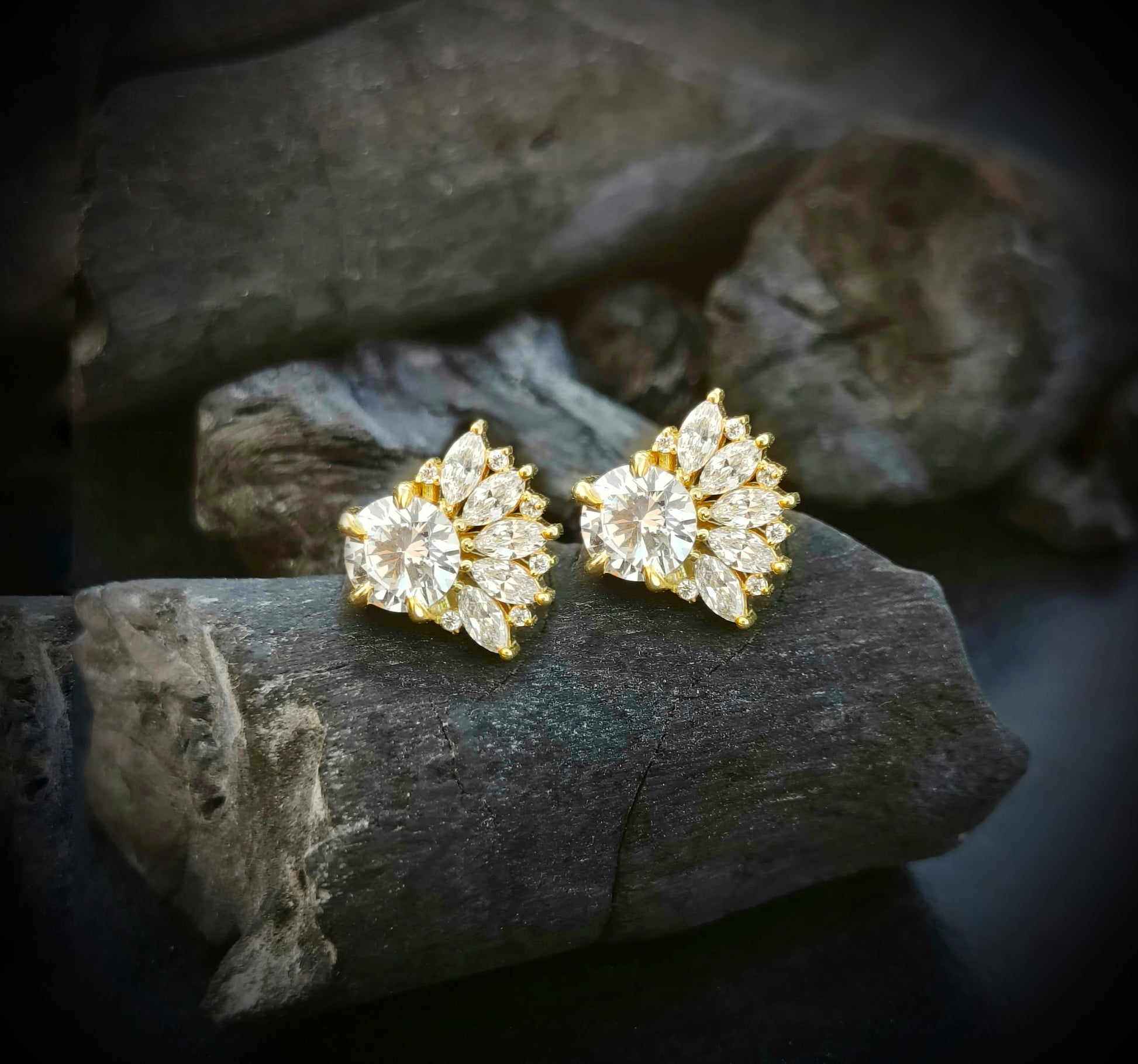 Round cut Marquise cut diamonds earrings 