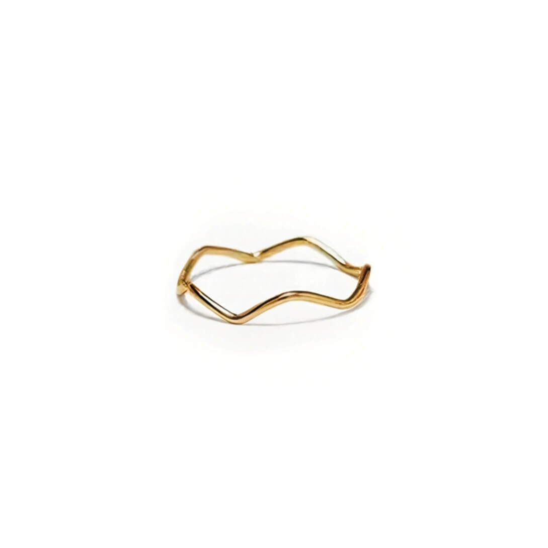 long wave zig zag ring white shot